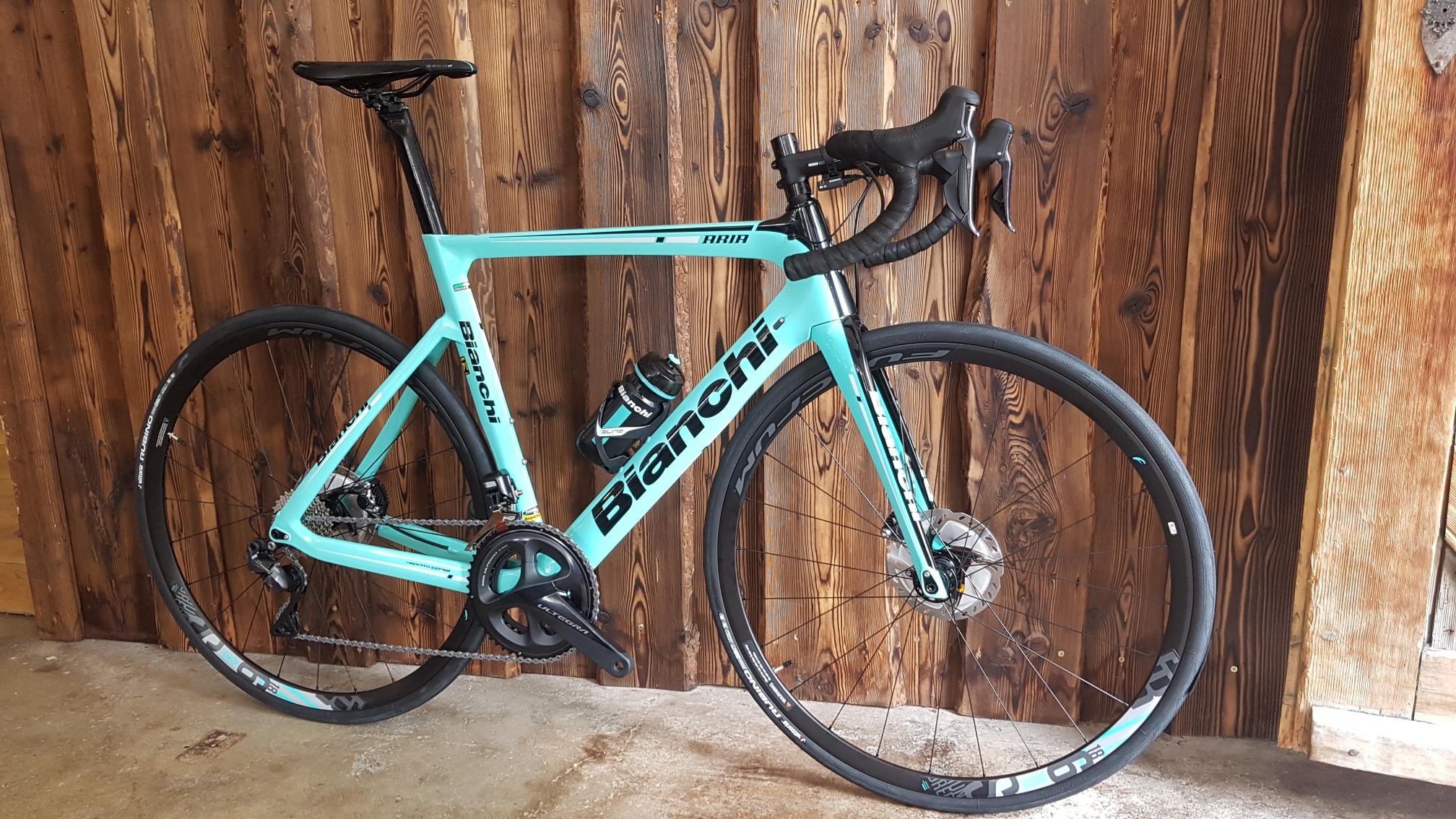 Bianchi Aria Ultegra Disc / Bianchi Aria Disc Shimano Ultegra Di2 2019 - Evolution Bikes - The aria disc feels as manoeuvrable as the rim brake version, which isn't a surprise given that the geometry is virtually identical (i'll tell you more this isn't a direct competitor to the bianchi, though, despite having an ultegra groupset and disc brakes, because it's an endurance bike as opposed to.